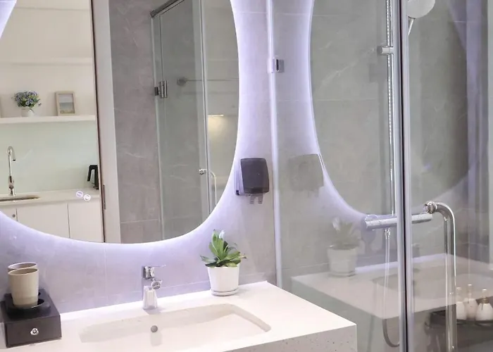The Luxury Bai Chay Apartamento *